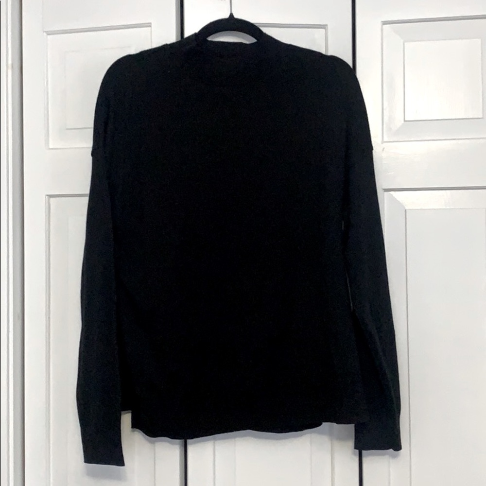 Mock neck thin sweater